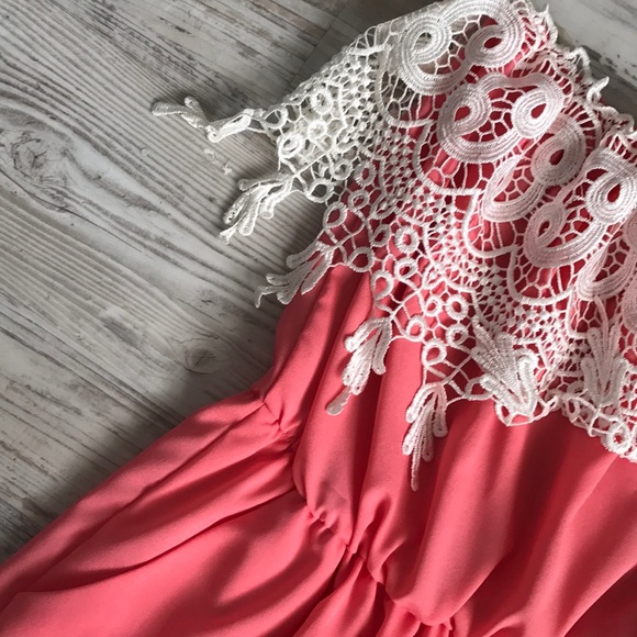 Boutique Dress with Pockets - Picture 2 of 2